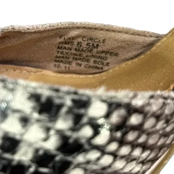Unlisted Kenneth Cole Women's Full Circle Snake Skin Pattern Pumps Size 6.5 - Picture 8 of 10